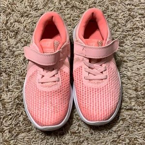 Girls nike gym shoes